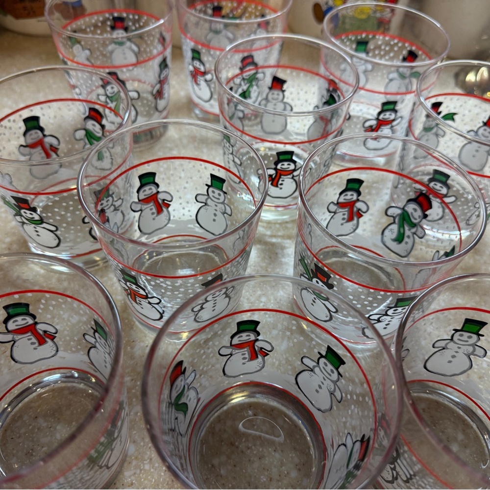 11 Vintage Festive Snowman Glass Tumblers White, Red, Green set of 11 Christmas - Picture 4 of 9